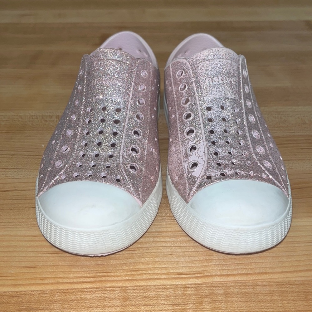 Native Jefferson Child Lightweight Sneaker, sparkle Milk Pink/Shell White C12
